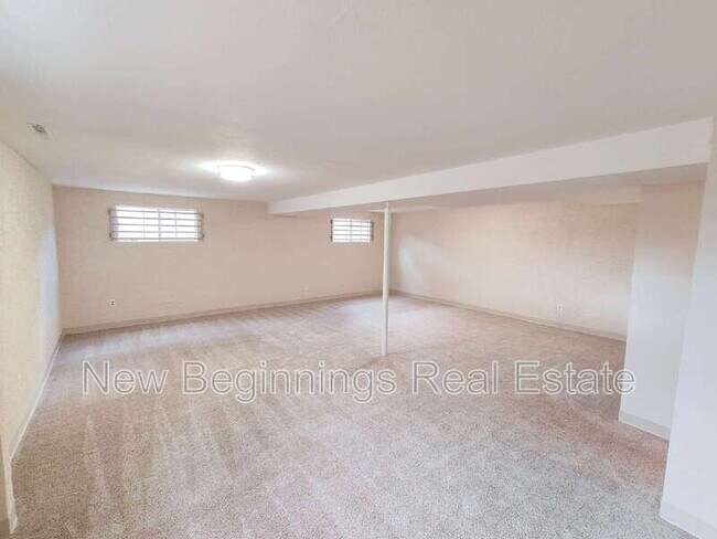Building Photo - 5330 Silver Spur Ave