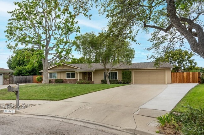 Building Photo - Beautifully Maintained Rental Home with an...