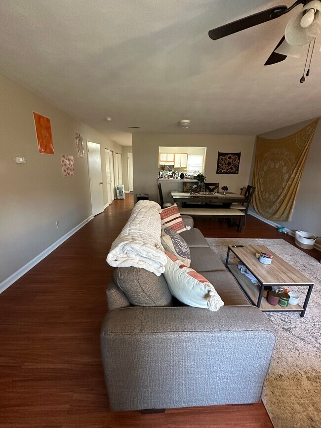 Livingroom - 1400 Christine Ct