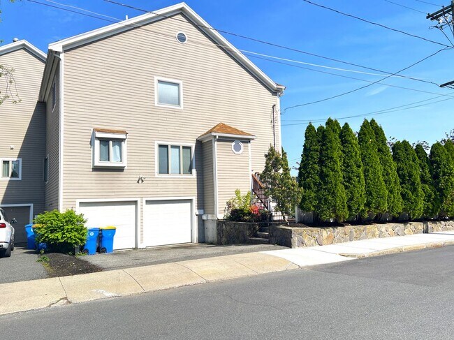 Building Photo - 141 Grovers Ave