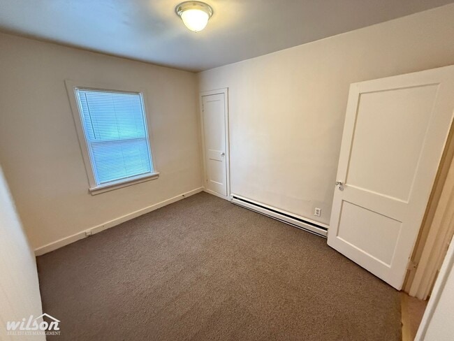 Building Photo - 2bd/1ba Duplex near Franklin Park !