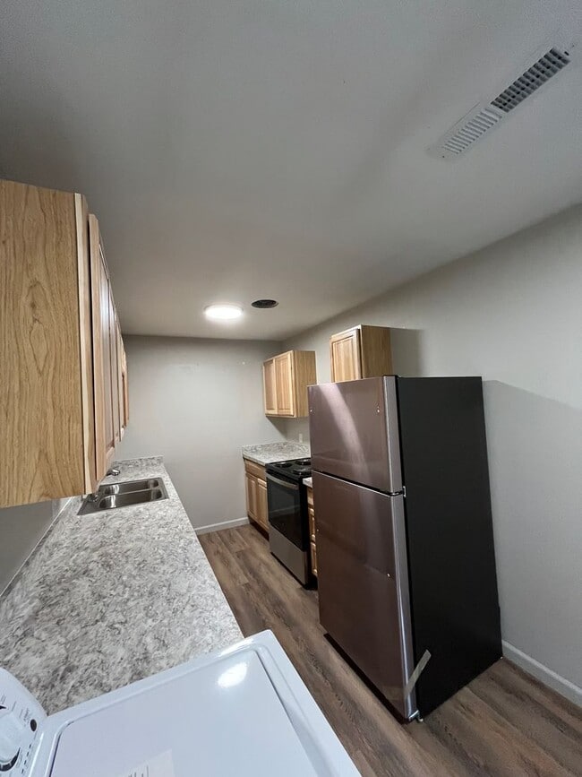 Building Photo - 1404 Toole Ave