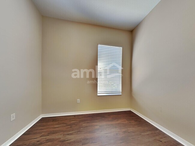 Building Photo - 4004 Water Park Ct