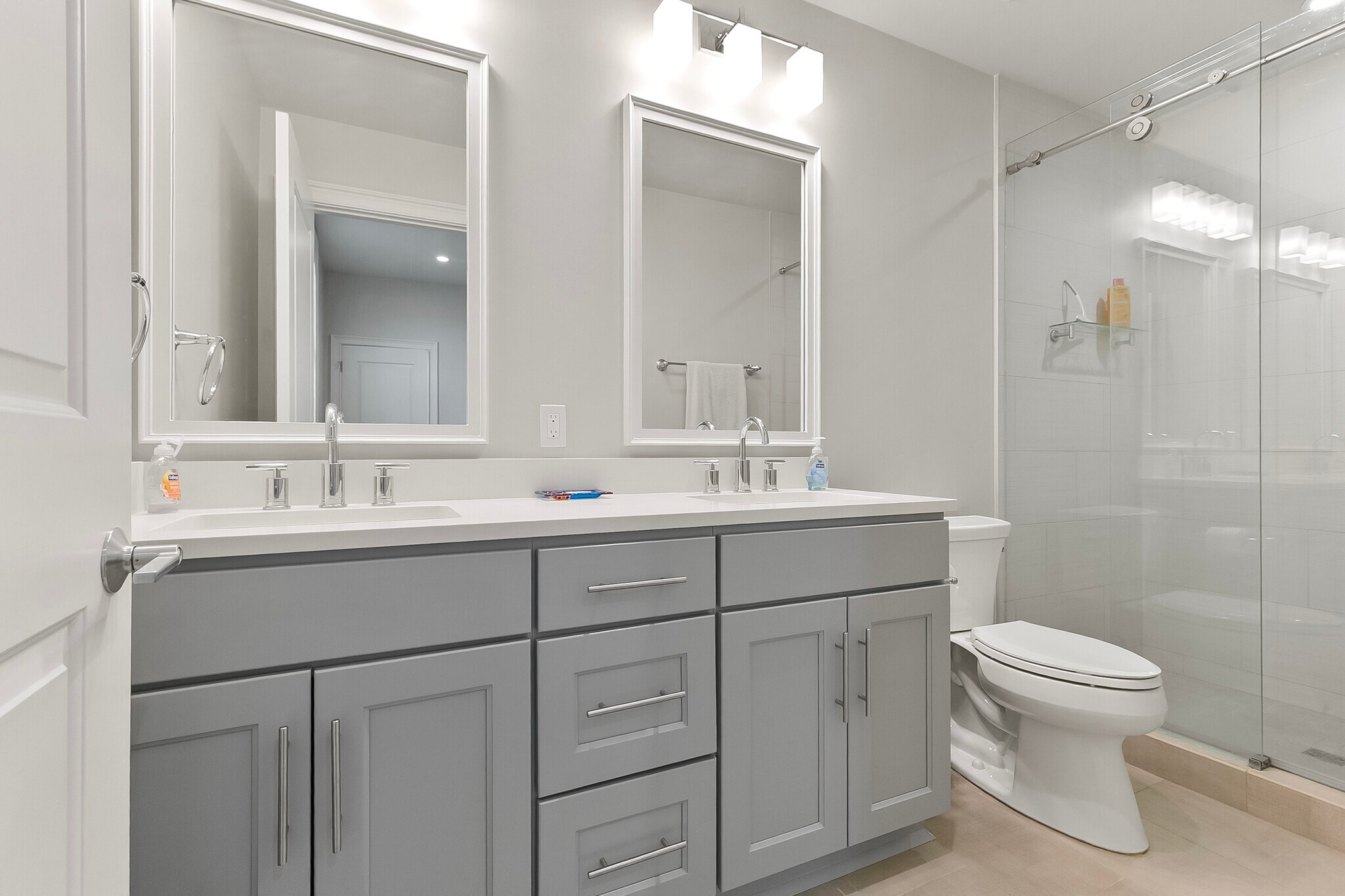 Building Photo - 731 Saint Charles Ave