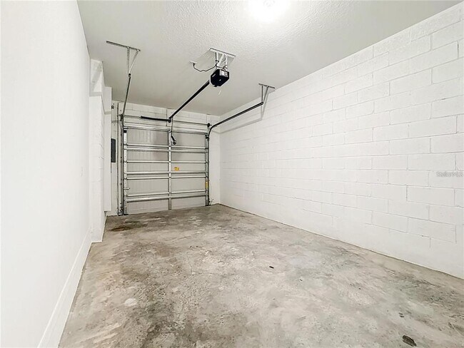 Building Photo - 2649 Olympic Ct