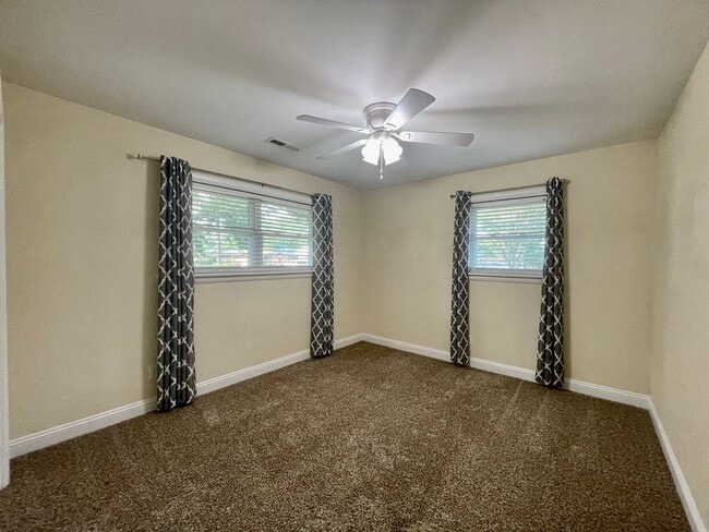 Building Photo - Ready 07-13-26! 4/2 Ranch Home On Corner Lot! Pet-Friendly & All Appliances Convey!
