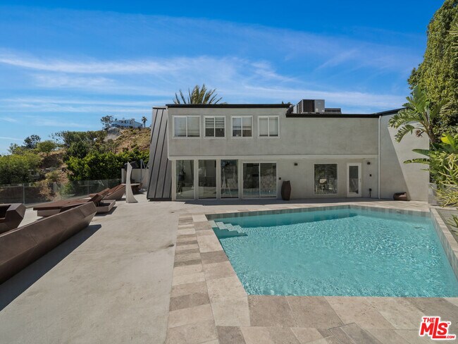 Building Photo - 8460 Cole Crest Dr