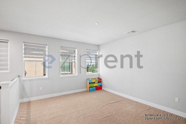 Building Photo - Unit