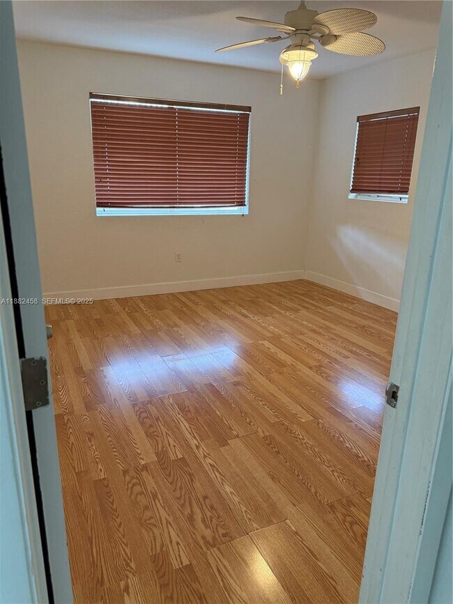 Building Photo - 1142 99th St