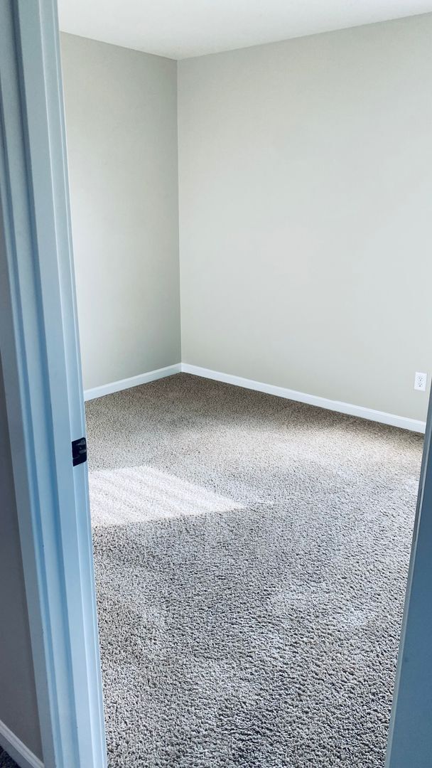 Building Photo - 5 Bedrooms and an Office Space!