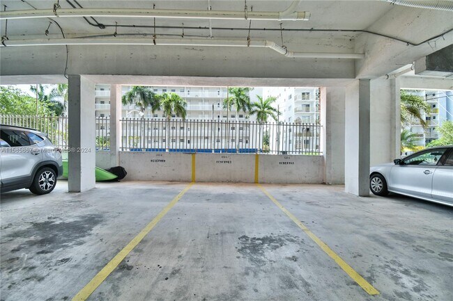 Building Photo - 1331 Lincoln Rd