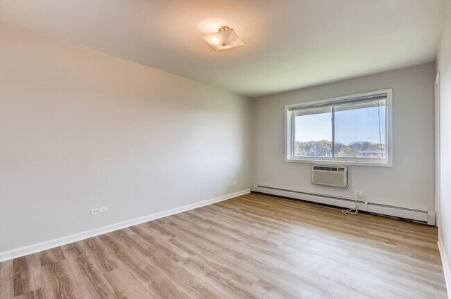 Building Photo - 2206 S Goebbert Rd