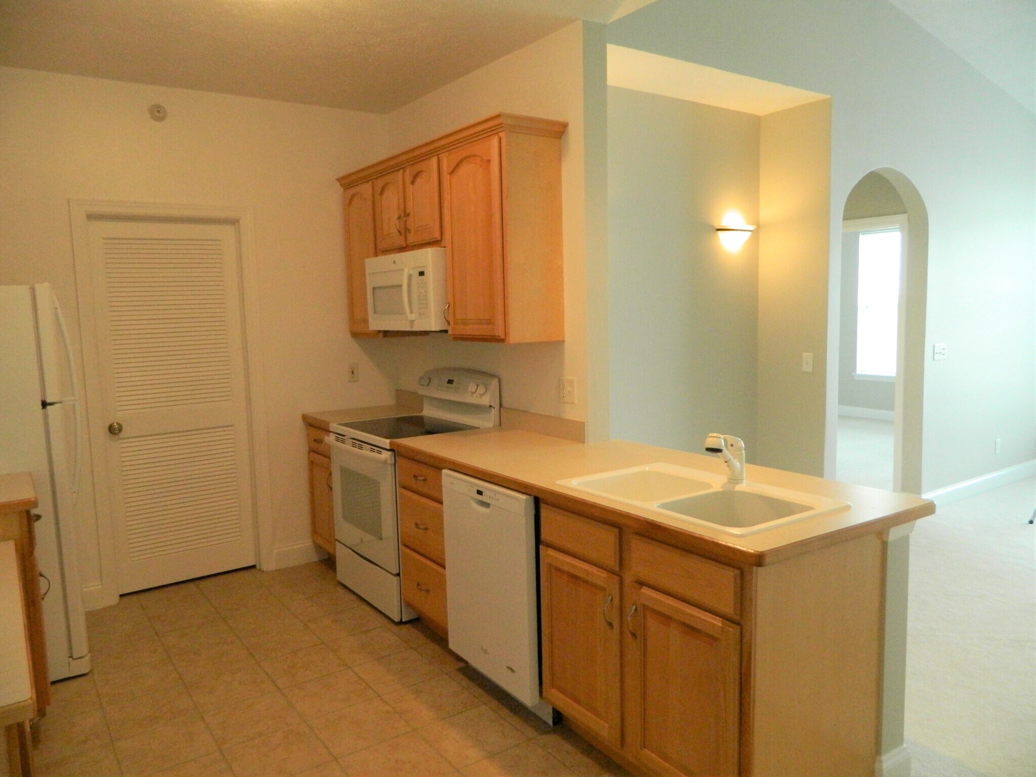 Kitchen - 248 Adams Pointe Blvd