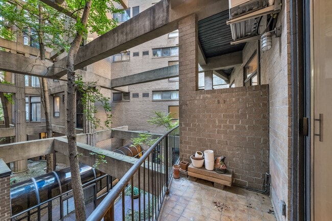 Building Photo - 130 Barrow St