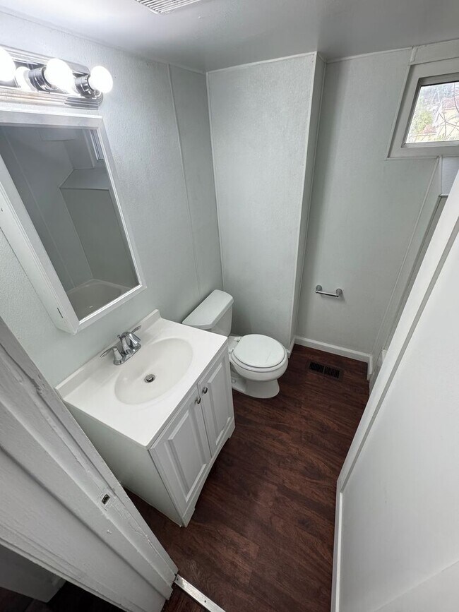 Building Photo - 2605 Walnut St