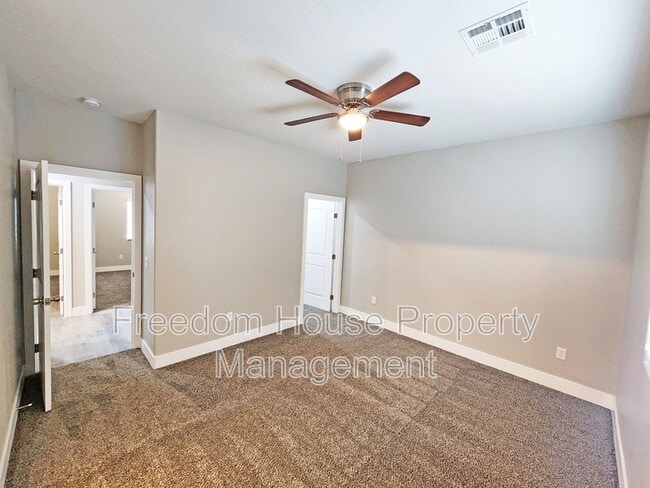 Building Photo - 1111 Sixshooter Ave