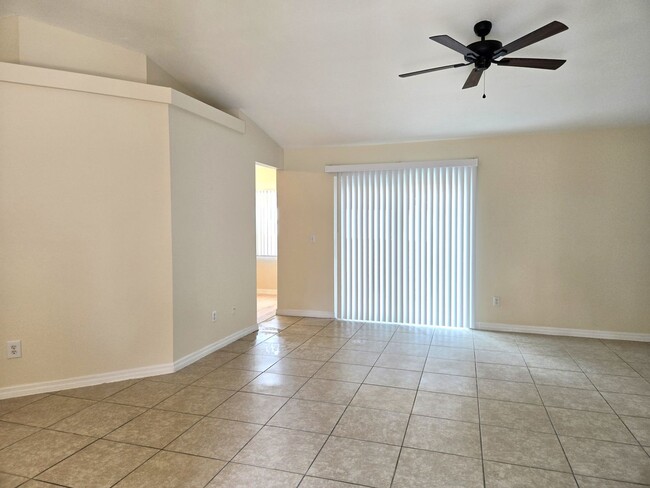 Building Photo - 3/2 Fenced Pet Friendly Home