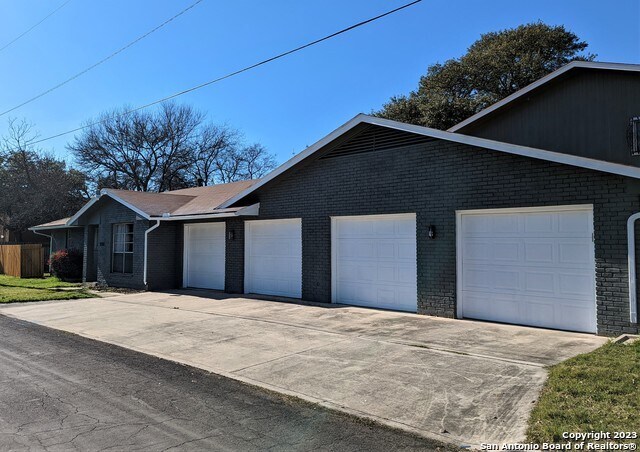 Building Photo - 2330 Blossom Dr