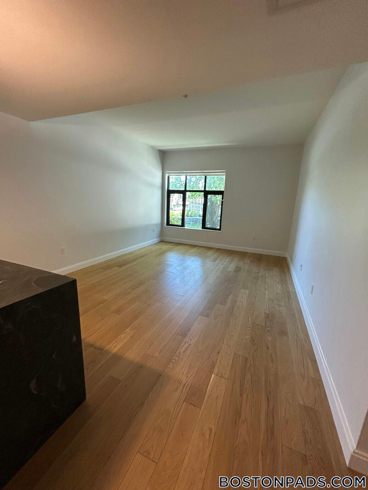 Building Photo - 83 Gardner St