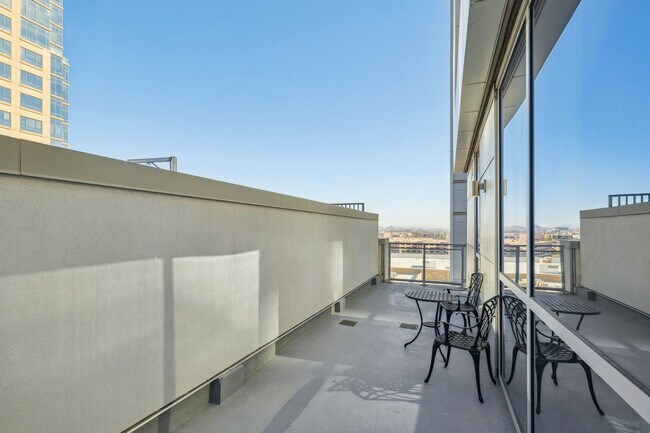 Building Photo - 222 E Jefferson St