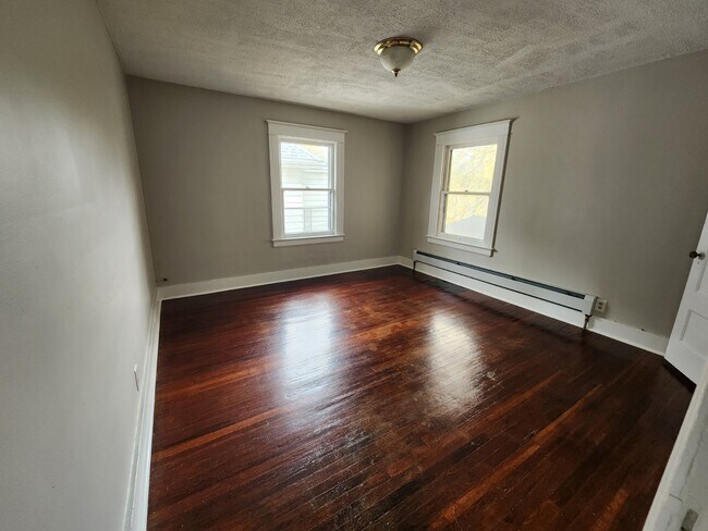 Building Photo - 325 Hazelwood Terrace