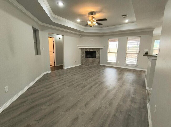 Building Photo - Elegant 3 bedroom, 2 bath home 4 minutes from Goodfellow AFB AVAILABLE NOW!