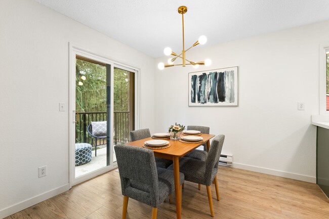 Building Photo - Newly updated, quiet condo in GREAT locati...