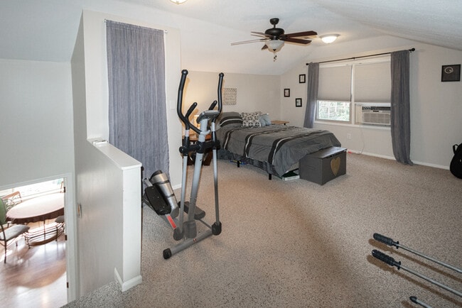 Building Photo - GORGEOUS 5 BEDROOM HOME LOCATED IN SALEM W...