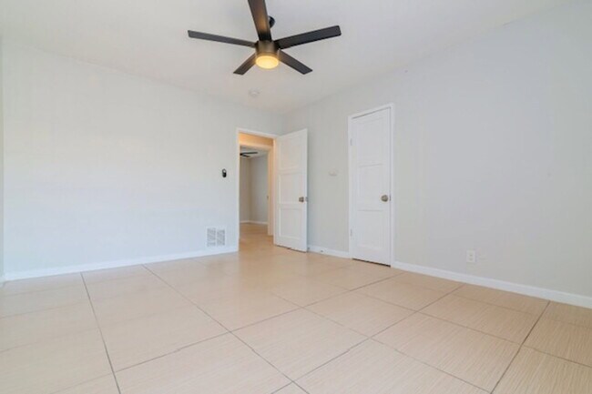 Building Photo - 4316 Santa Rosalia Dr