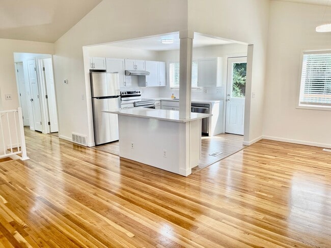 Building Photo - New on the Market!