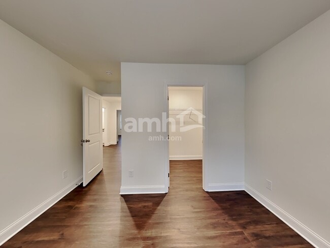 Building Photo - 2003 Windsor Park Ave