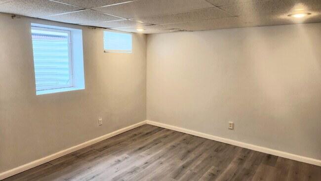 Building Photo - "Charming 3-Bed Oasis with 2.5 Baths on Carrington Court!"