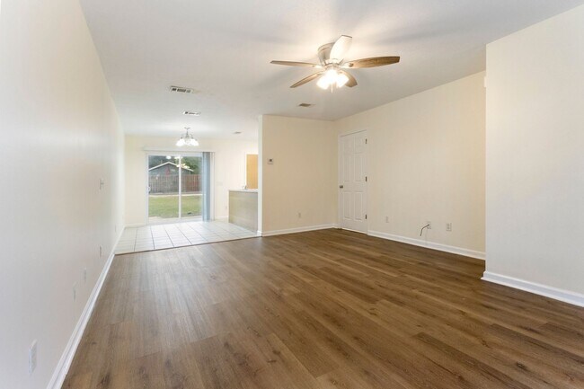 Building Photo - 108 N Gray Ave