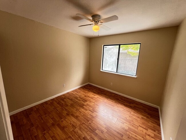 Building Photo - 3 bed 2 bath in Lincoln Village West