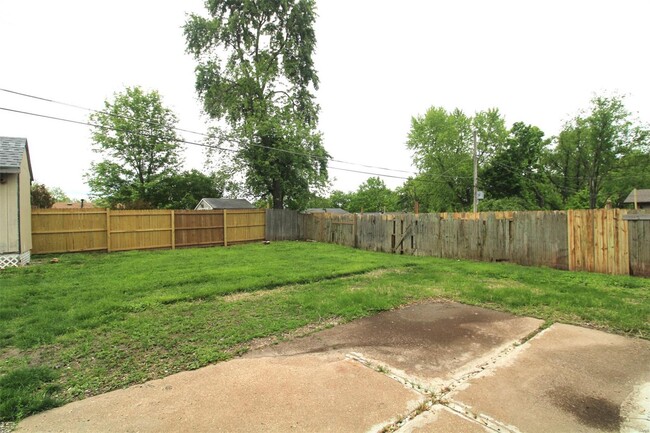 Building Photo - 428 Chamberlin Dr