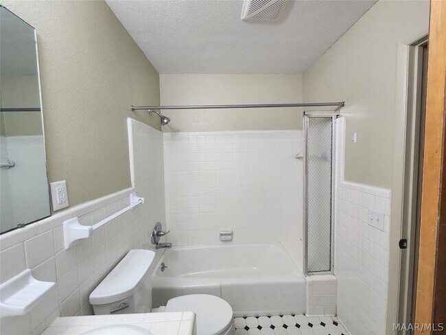 Building Photo - 1203 Oates Rd