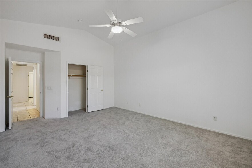 Building Photo - 2311 N Creek Vista Dr