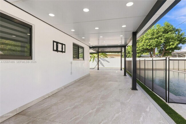 Building Photo - 9298 Jamaica Dr