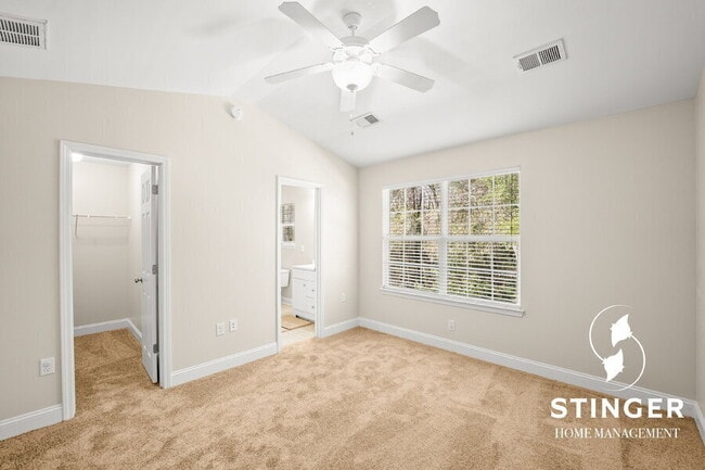 Building Photo - 143 Bella Way