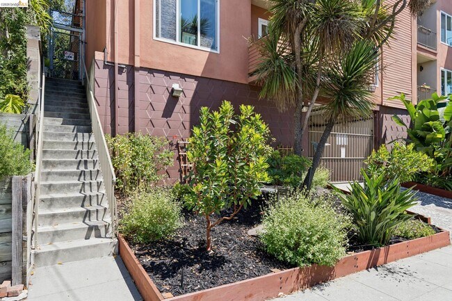 Building Photo - 94 Bayo Vista Ave