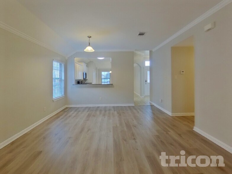 Building Photo - 804 Rambling Ct