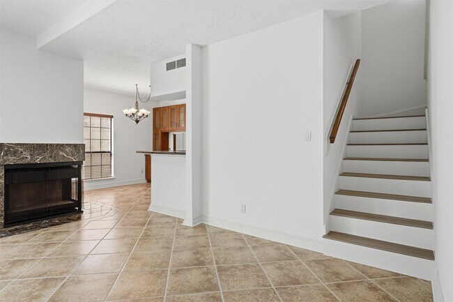 Building Photo - 7350 Kirby Dr