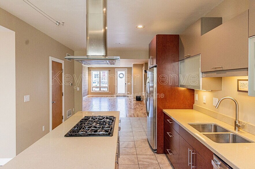 Building Photo - 4186 Utica St