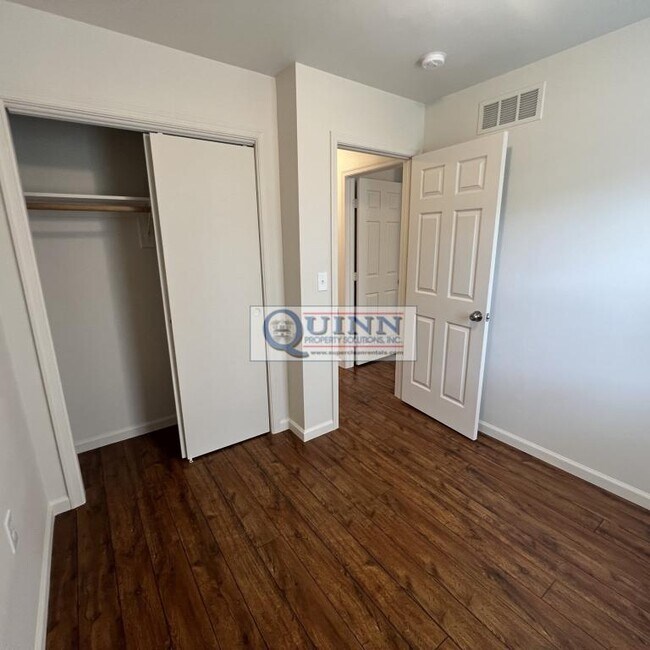 Building Photo - 317 Willow Dr