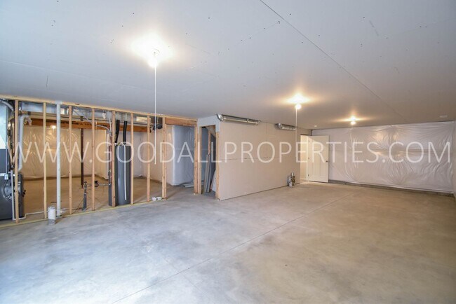 Building Photo - 3 Bedroom 2 Bath Home in Clive / Waukee School District