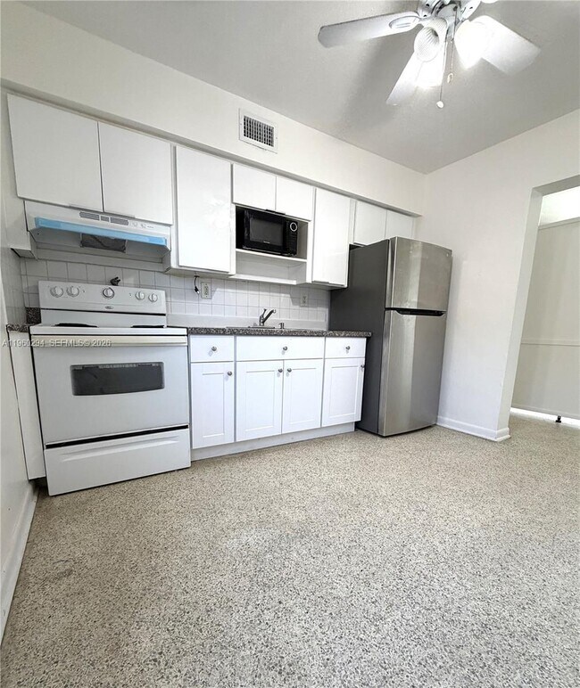 Building Photo - 695 NW 44th Ave