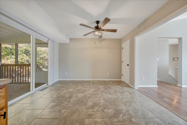 Building Photo - 5184 Orchard Hill Dr