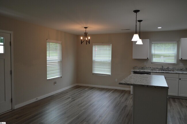 Building Photo - 91 Saluda Rd