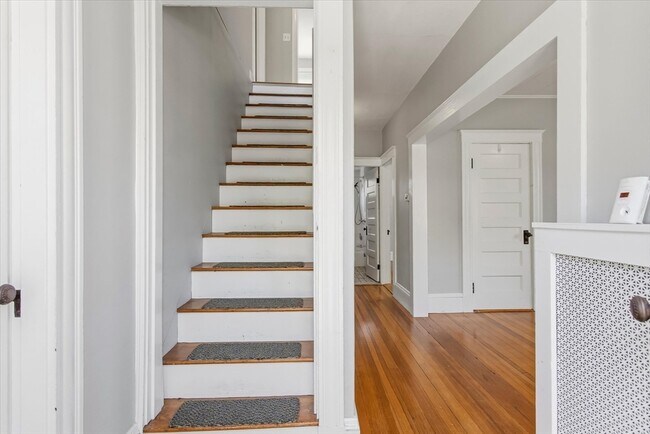 Building Photo - 452 Quarry St