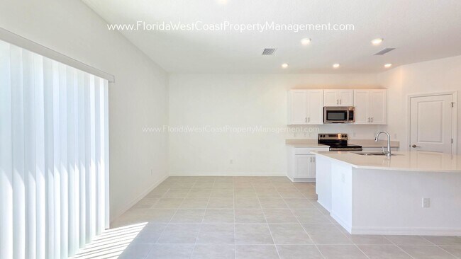 Building Photo - OUTSTANDING BRAND NEW TOWNHOME MOVE IN READY! AZARIO TOWNHOMES LWR !